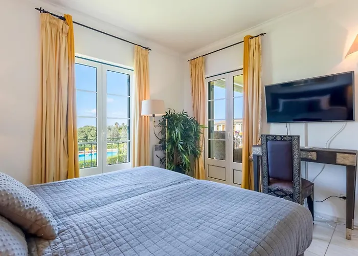 1 Bdr Flat With Pool - 125d Gramacho By Lovelystay Appartamento Estômbar